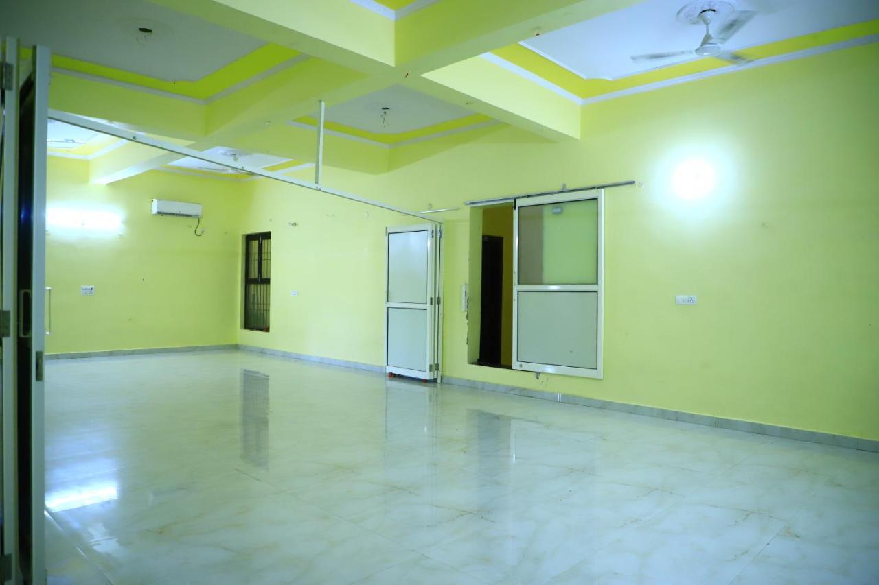 Shivraj Homestay Матхура Екстер'єр фото