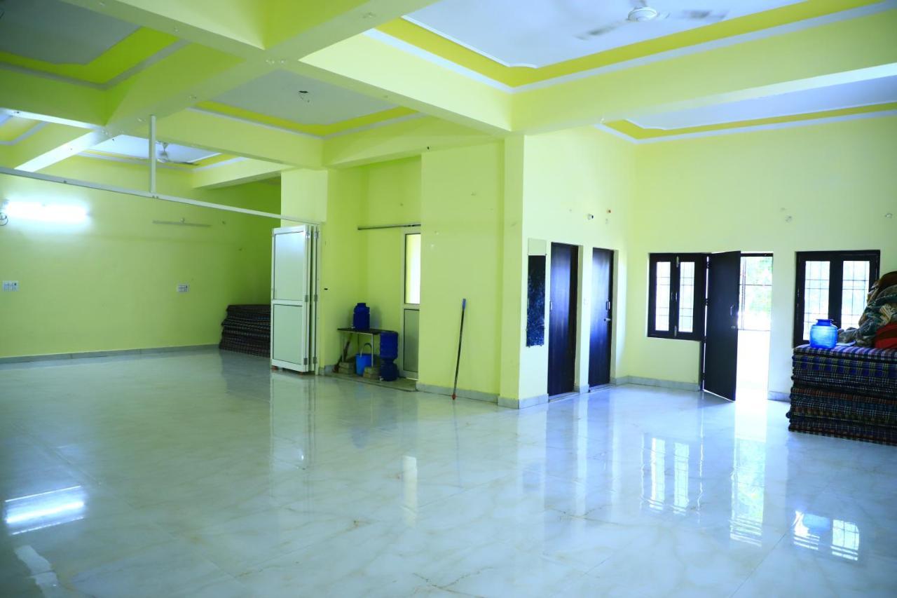 Shivraj Homestay Матхура Екстер'єр фото