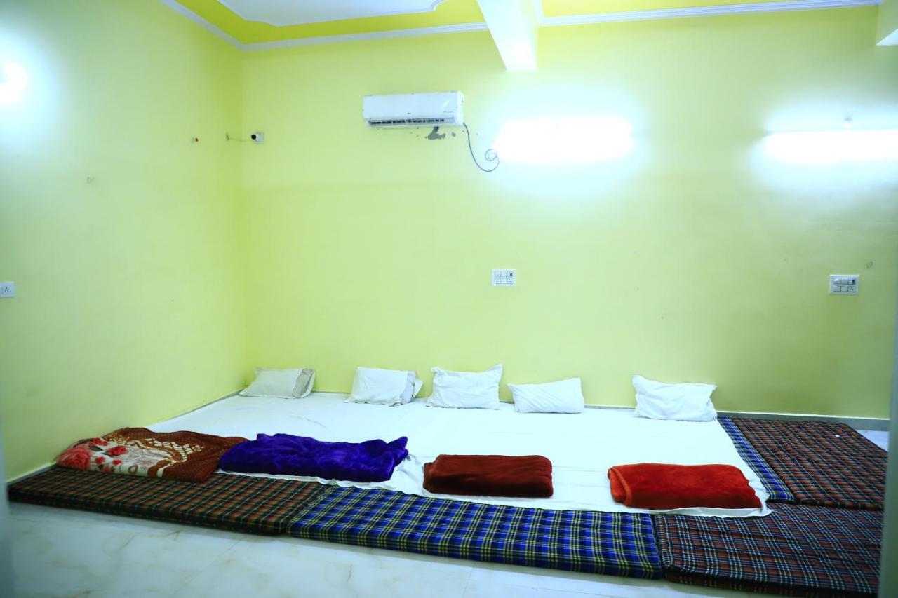 Shivraj Homestay Матхура Екстер'єр фото