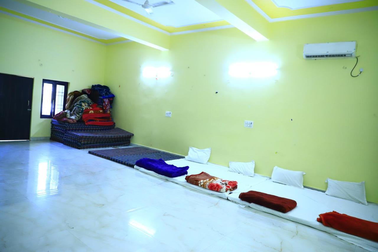 Shivraj Homestay Матхура Екстер'єр фото